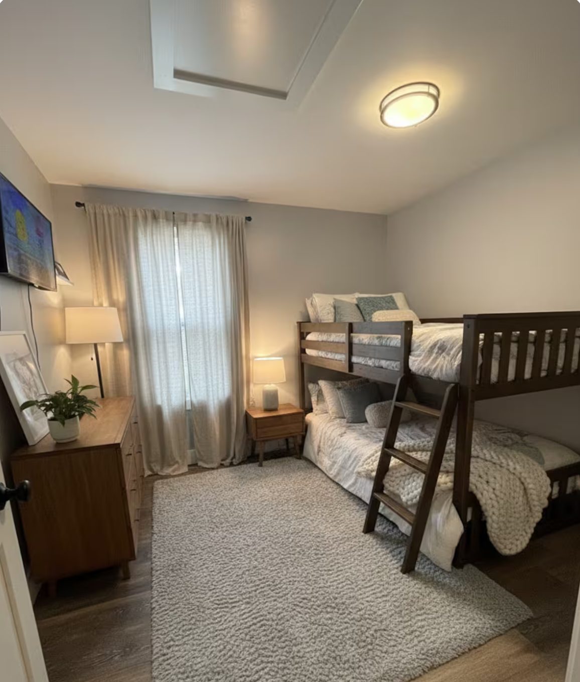 Bedroom 2 — Two Twins